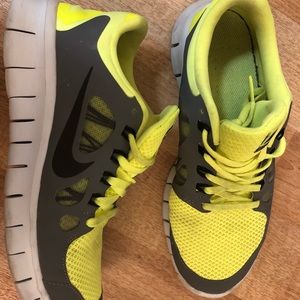 Nike shoes size 7 youth (women’s 8.5)